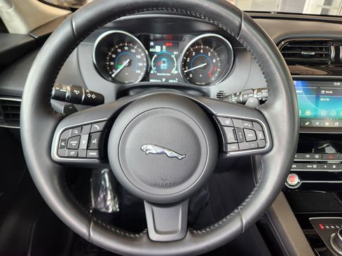 Used 2019 Jaguar F-PACE Premium image 7