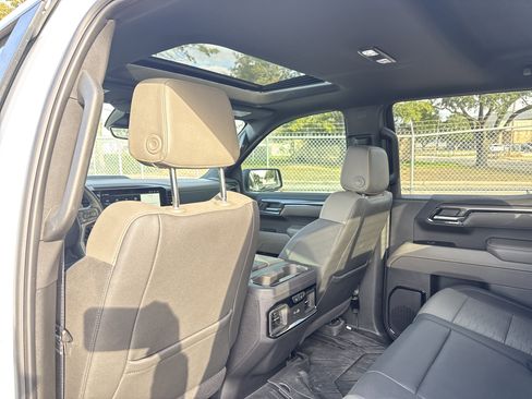 Used 2024 Chevrolet Silverado 1500 ZR2 w/ Technology Package image 9