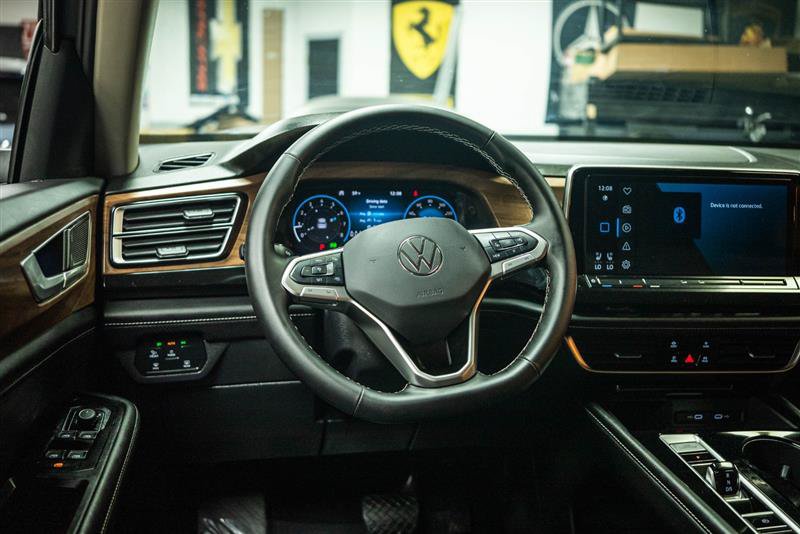 Used 2025 Volkswagen Atlas SE AWD/4WD image 17