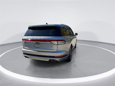 Used 2023 Lincoln Aviator Grand Touring image 8