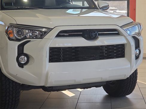 Certified 2020 Toyota 4Runner SR5 Premium image 8