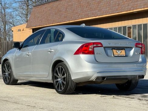Used 2017 Volvo S60 T5 Inscription image 3