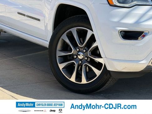 Used 2017 Jeep Grand Cherokee Overland AWD/4WD image 5