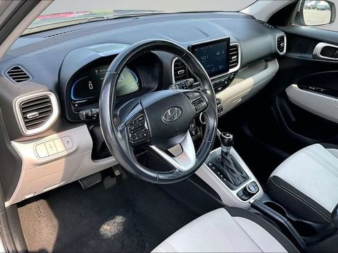 Used 2024 Hyundai Venue SEL FWD image 15