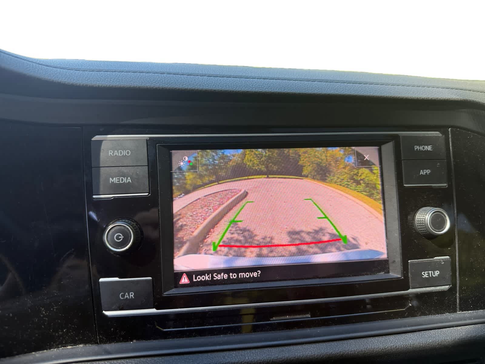 Used 2019 Volkswagen Jetta SE w/ Cold Weather Package FWD image 16
