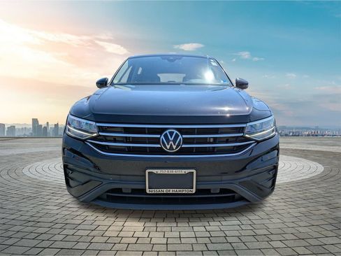 Used 2022 Volkswagen Tiguan SE w/ Panoramic Sunroof Package AWD/4WD image 10