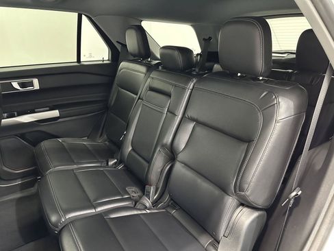 Used 2021 Ford Explorer XLT w/ Equipment Group 202A AWD/4WD image 29