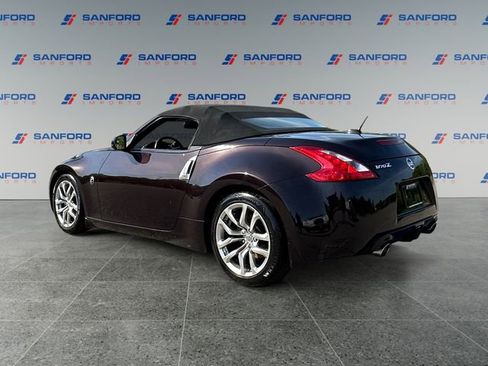 Used 2011 Nissan 370Z Touring RWD image 3