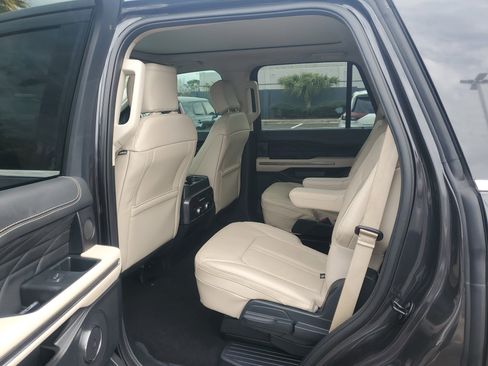 Used 2023 Ford Expedition Platinum image 8
