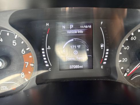 Used 2022 Jeep Compass Latitude FWD image 16