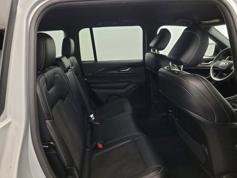 Used 2023 Jeep Grand Cherokee Altitude AWD/4WD image 19
