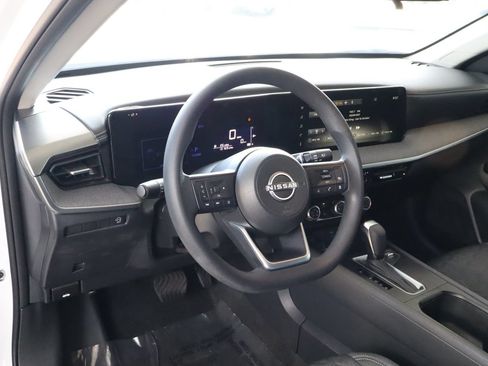 Used 2025 Nissan Kicks SV FWD image 17