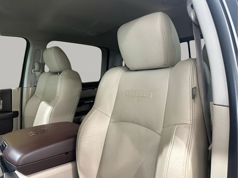 Used 2016 RAM 1500 Laramie w/ Convenience Group AWD/4WD image 9