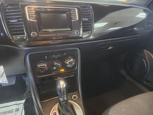 Used 2018 Volkswagen Beetle 2.0T Coast image 17