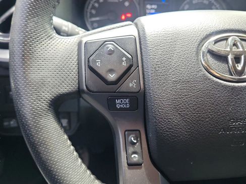 Used 2022 Toyota Tacoma TRD Off-Road AWD/4WD image 29