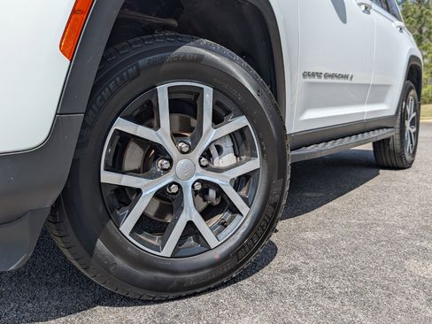 Used 2024 Jeep Grand Cherokee Limited w/ MOPAR Finishing Package image 34