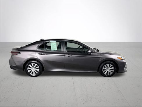 Used 2022 Toyota Camry LE FWD image 5