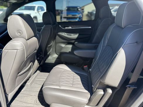 Used 2023 Buick Enclave Avenir w/ Avenir Technology Package image 10