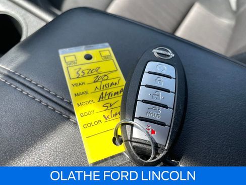 Used 2025 Nissan Altima 2.5 SV image 9