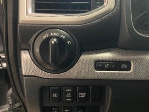 Used 2017 Nissan Titan PRO-4X w/ Pro-4x Convenience Package AWD/4WD image 25
