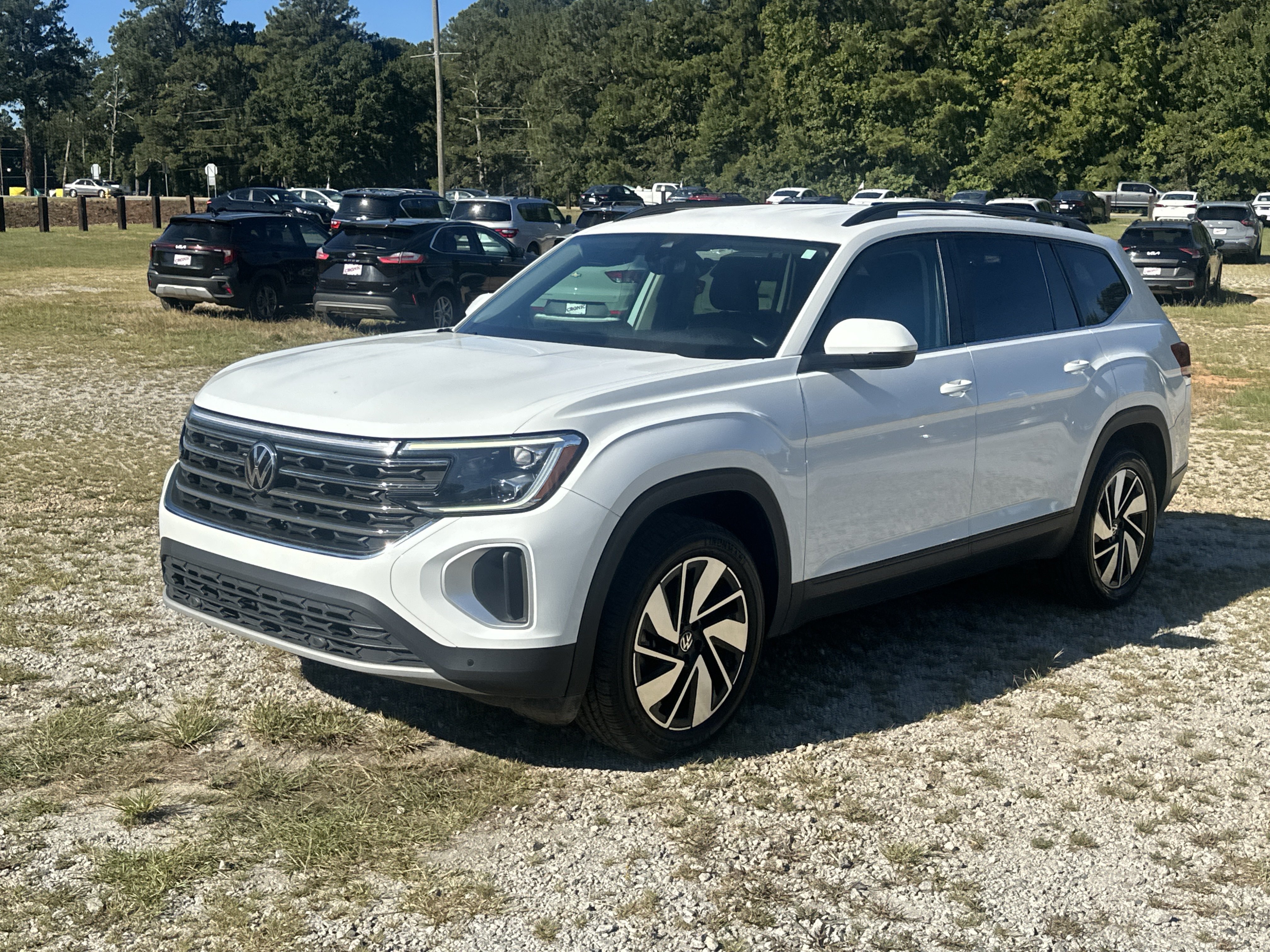 Used 2024 Volkswagen Atlas SE AWD/4WD image 1