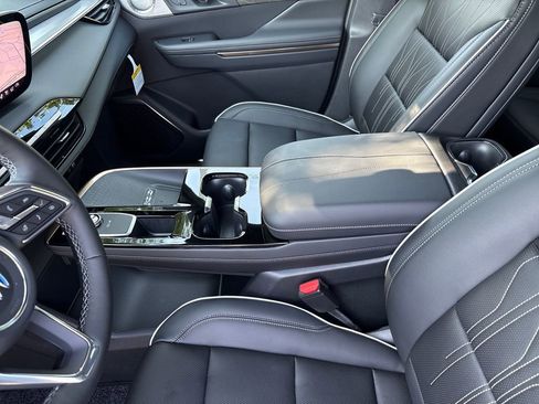 New 2026 Buick Enclave Avenir w/ Super Cruise Package FWD image 17