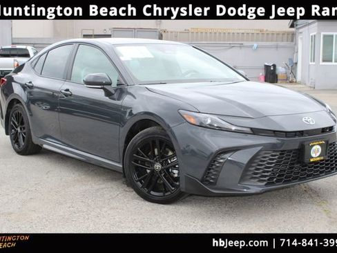 Used 2025 Toyota Camry SE AWD/4WD image 1