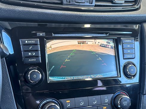 Used 2018 Nissan Rogue S image 18