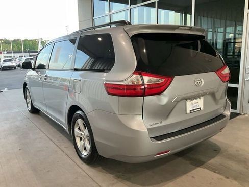 Used 2017 Toyota Sienna LE image 16