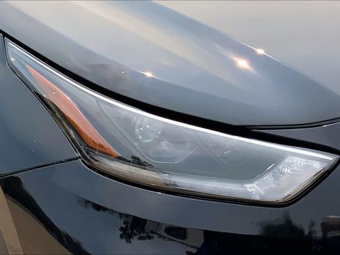 Used 2021 Toyota Highlander XLE FWD image 27