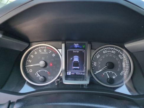 Used 2022 Toyota Tacoma SR5 RWD image 11