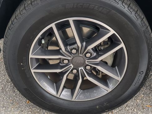 Used 2019 Jeep Grand Cherokee Limited w/ Luxury Group II image 11