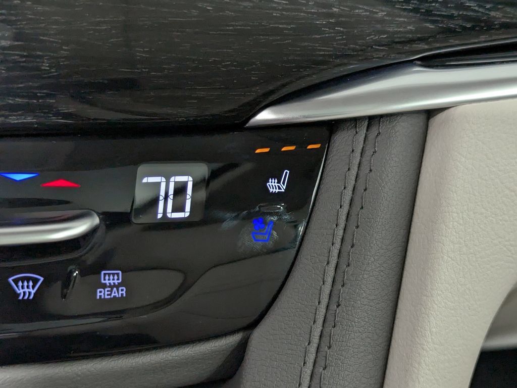 Used 2023 Cadillac XT6 Premium Luxury w/ Technology Package AWD/4WD image 25