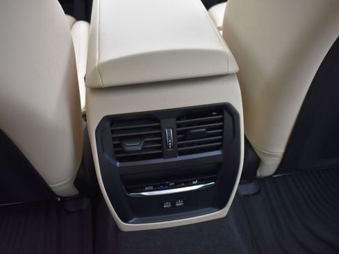 Certified 2025 BMW 330i Sedan w/ Premium Package image 18