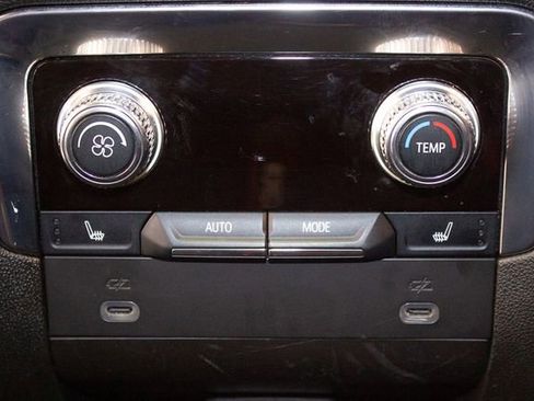 Used 2022 GMC Yukon XL Denali w/ Denali Premium Package image 19