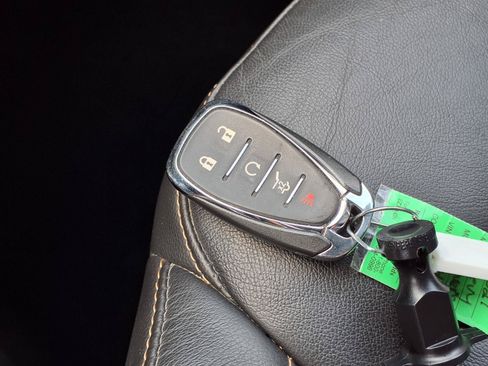 Used 2021 Chevrolet Traverse LT FWD image 11