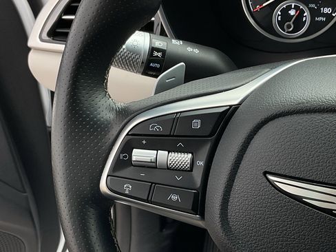 Used 2025 Genesis G70 2.5T image 21