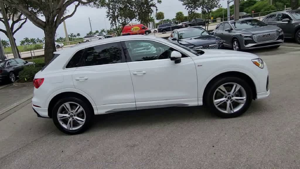 Certified 2024 Audi Q3 2.0T Premium w/ Convenience Package AWD/4WD image 9