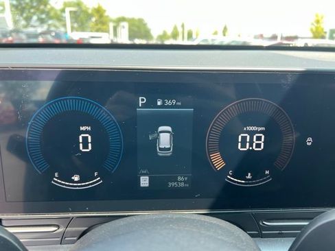 Used 2025 Hyundai Kona SEL FWD image 11