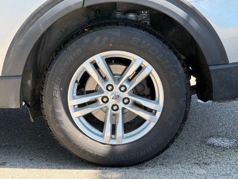 Used 2022 Ford Explorer XLT w/ Equipment Group 202A AWD/4WD image 11