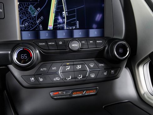 Used 2015 Chevrolet Corvette Z06 w/ 3LZ Preferred Equipment Group image 28