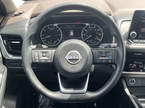 Used 2022 Nissan Rogue SV FWD image 18