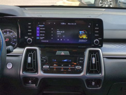 Used 2022 Kia Sorento S image 17