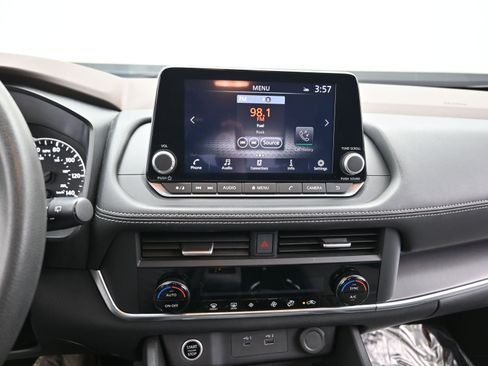 Certified 2023 Nissan Rogue SV image 17