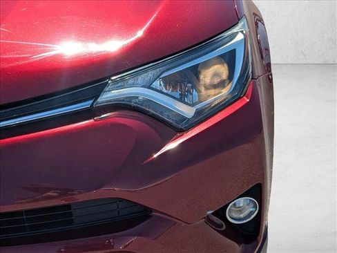 Used 2018 Toyota RAV4 XLE FWD image 9