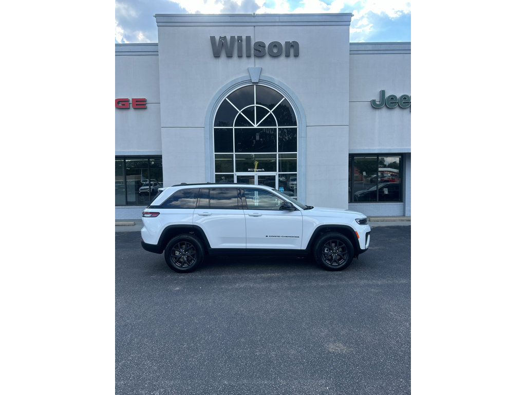 New 2027 Jeep Grand Cherokee Altitude AWD/4WD image 1