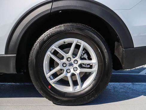 New 2026 Ford Explorer Active RWD image 10