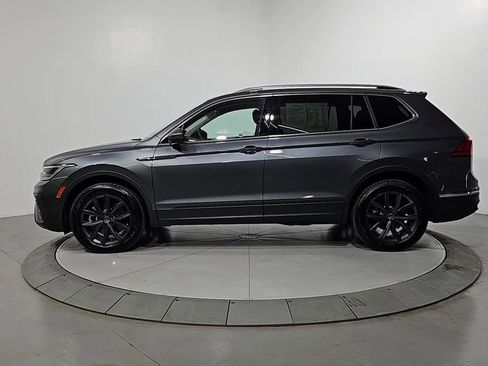 Certified 2024 Volkswagen Tiguan SE w/ Panoramic Sunroof Package image 2