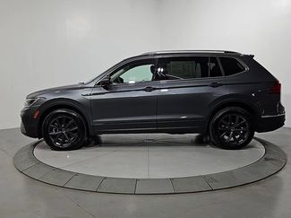 Certified 2024 Volkswagen Tiguan SE w/ Panoramic Sunroof Package video 2