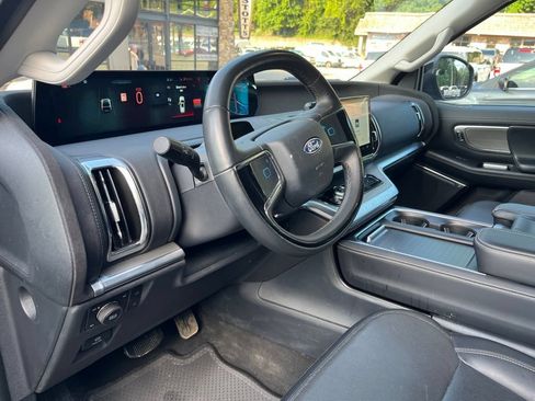 Used 2025 Ford Expedition Platinum AWD/4WD image 11